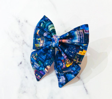 Load image into Gallery viewer, &quot;The Beautiful Hong Kong&quot; dot bow tie/ sailor bow